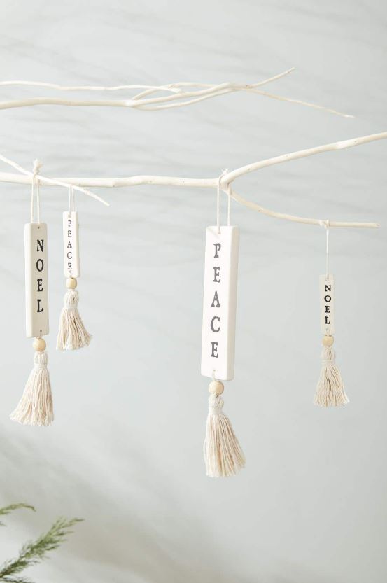 Holiday Greetings Noel Ornament 0.5in