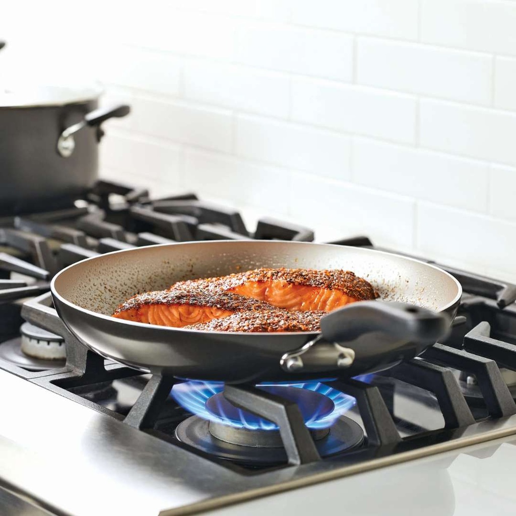 Farberware Aluminum Nonstick Skillet with Lid Pewter 12in